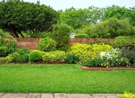 landscaping services Lynnview